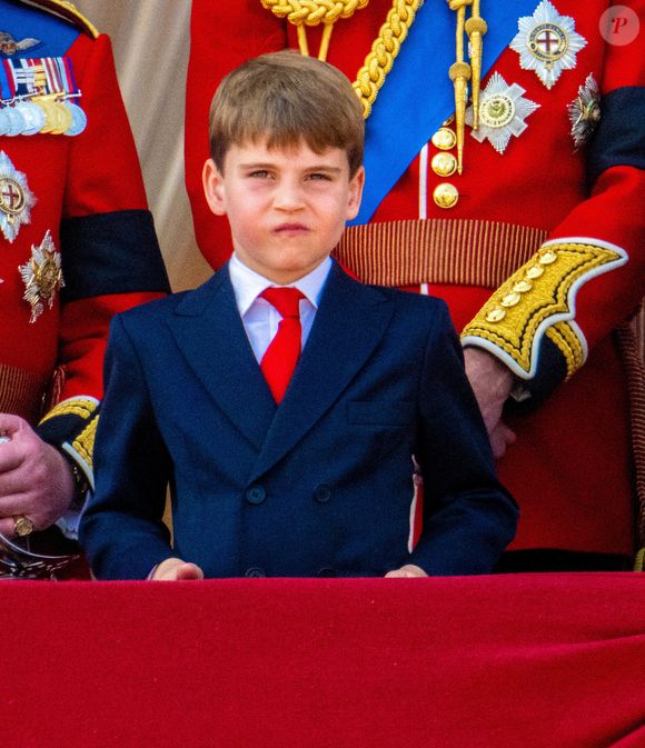 Le prince Louis, benjamin de la famille, fait beaucoup parler de lui.

Le prince Louis lors de son apparition sur le balcon du palais de Buckingham pour assister au défilé aérien lors de la cérémonie Trooping the Colour 2025, marquant l'anniversaire officiel du monarque à Londres, Royaume-Uni, le 14 juin 2025. © Mischa Schoemaker/ABACA