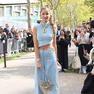 Malika Ménard aux arrivées du défilé Rabanne Collection Femme Prêt-à-Porter Printemps/Eté 2026 lors de la Fashion Week de Paris (PFW), à l'UNESCO, à Paris, France, le 2 octobre 2025. © Denis Guignebourg/Bestimage