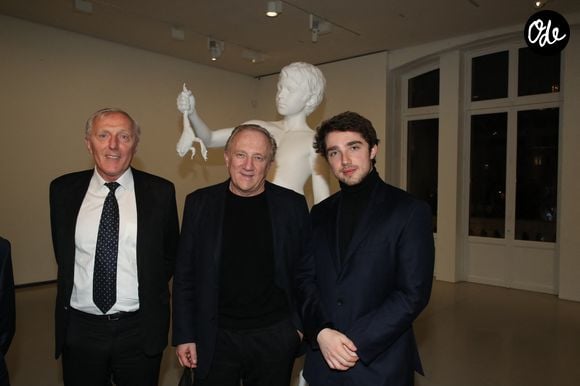 Dominique Pinault, François-Henri Pinault, et son fils François Pinault Jr. - Vernissage de l'exposition de la Collection François Pinault du Sculpteur Charles Ray à la Bourse du Commerce à Paris, France, le 15 Février 2022. Bertrand Rindoff/Bestimage