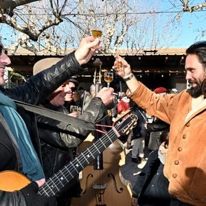 Ses obsèques se sont tenues à Mollégès dans les Alpilles.

Jules, fils de G.Marchand - Vin d'honneur à l'issue des obsèques de Guy Marchand au bar du Cours chez Roland à Mollégès, le 27 décembre 2023. La clarinette de l'acteur et chanteur l'a accompagné jusqu'à sa dernière demeure. Ses proches se sont rassemblés en souvenir du défunt, au son d'un orchestre sur la place du village, avec les couronnes de fleurs de la cérémonie funéraire, dont celle de la ministre de la Culture, R.Abdul Malak.  
© Bruno Bebert / Bestimage