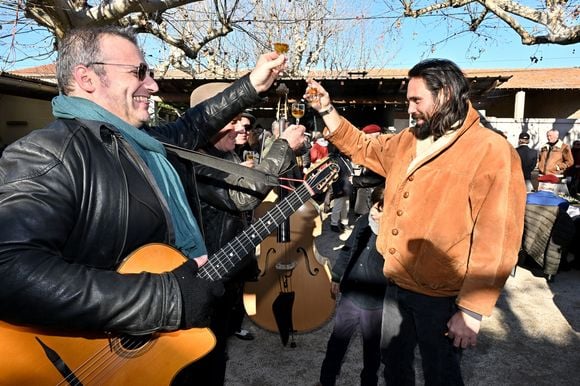 Ses obsèques se sont tenues à Mollégès dans les Alpilles.

Jules, fils de G.Marchand - Vin d'honneur à l'issue des obsèques de Guy Marchand au bar du Cours chez Roland à Mollégès, le 27 décembre 2023. La clarinette de l'acteur et chanteur l'a accompagné jusqu'à sa dernière demeure. Ses proches se sont rassemblés en souvenir du défunt, au son d'un orchestre sur la place du village, avec les couronnes de fleurs de la cérémonie funéraire, dont celle de la ministre de la Culture, R.Abdul Malak.  
© Bruno Bebert / Bestimage