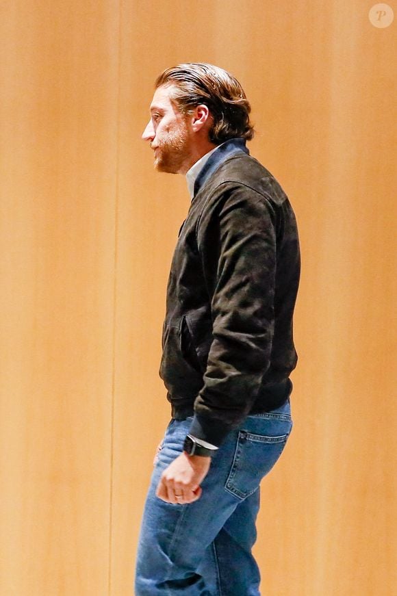 Jean Sarkozy à la sortie du dernier jour du procès pour des accusations de financement illégal de la campagne présidentielle victorieuse de 2007, décision le 25 septembre pour Nicolas Sarkozy et ses coprévenus, au tribunal de Paris, France, le 8 avril 2025. © Christophe Clovis/Bestimage