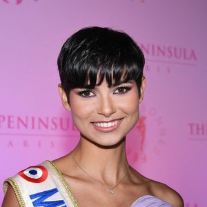Cependant, la participation d'Eve Gilles à Miss Univers repose sur le feu vert lié à la date et au lieu de l’événement...

Eve Gilles (Miss France 2024) - Photocall du 5ème gala de charité de l'association "Les Bonnes Fées" à l'occasion de la campagne mondiale "Octobre Rose" à l'hôtel Peninsula, Paris le 3 octobre 2024. © Rachid Bellak/Bestimage