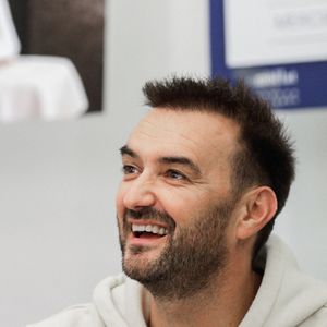 EXCLUSIF - Le chef français Cyril Lignac lors de sa première séance de dédicaces à la veille de la sortie de son nouveau livre « Saisons » à la librairie Mollat à Bordeaux, en France, le 16 octobre 2019.  Photo de Thibaud Moritz/ABACAPRESS.COM
