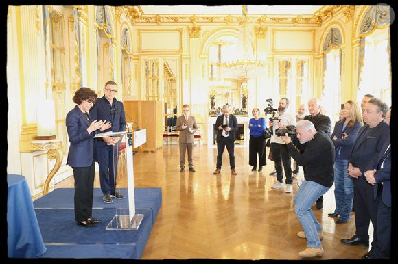 Dany Boon, Rachida Dati - Dany Boon reçoit des mains de Rachida Dati le Grand Prix Raymond Devos de la langue française 2025 au Salon Jérôme du Ministère de la Culture à Paris le 21 mars 2025. © Alain Guizard/Bestimage