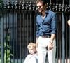 Hugo Philip et son fils Marlon - Caroline Receveur et Hugo Philip arrivent à la Mairie du 16ème arrondissement à Paris pour leur mariage, le 11 juillet 2020.
Veuillez flouter le visage des enfants avant publication