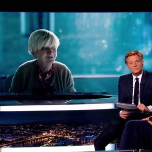 Joséphine Japy révèle être enceinte pour la première fois sur le plateau de 20h30 le dimanche face à Laurent Delahousse, le 7 décembre 2025  @France 2