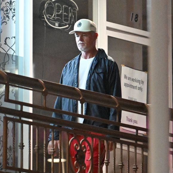 Soutenu par Rebecca Gayheart, la mère de ses 2 filles, il confiait vouloir continuer à travailler malgré la maladie : "Je me sens chanceux de pouvoir continuer à travailler et j'ai hâte de retourner sur le plateau d’Euphoria".

Eric Dane et sa fille à la sortie du restaurant "Sushi Park" à Los Angeles, le 22 juillet 2025 @Backgrid USA / Bestimage