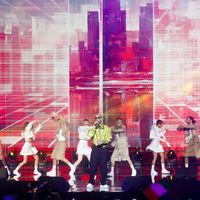 A 40 ans, cette star de la chanson française connaît son sort et devra vivre loin des siens pendant sept ans