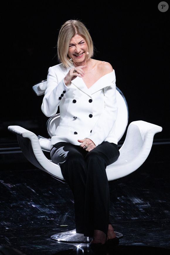 Exclusif - Michele Laroque lors de l'enregistrement de l'émission "La chanson secrète N°14", présentée par Nikos Aliagas et diffusée le 26 décembre sur TF1, à Paris le 9 décembre 2025. © Jacovides-Moreau/Bestimage