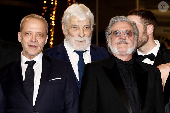 Emmanuel Salinger, Jacques Weber, Daniel Auteuil - Montée des marches du film " L'objet du délit " lors du 79ème Festival International du Film de Cannes, le 22 mai 2026. © Jacovides-Moreau / Bestimage