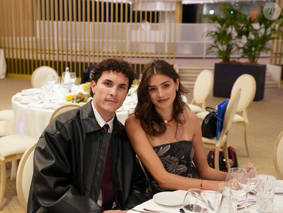 Alexandra Favalli et son compagnon lors de la 13ème édition du festival Les Héros de la Télé de Beausoleil, le 11 octobre 2025. © Anne-Sophie Guebey / Bestimage