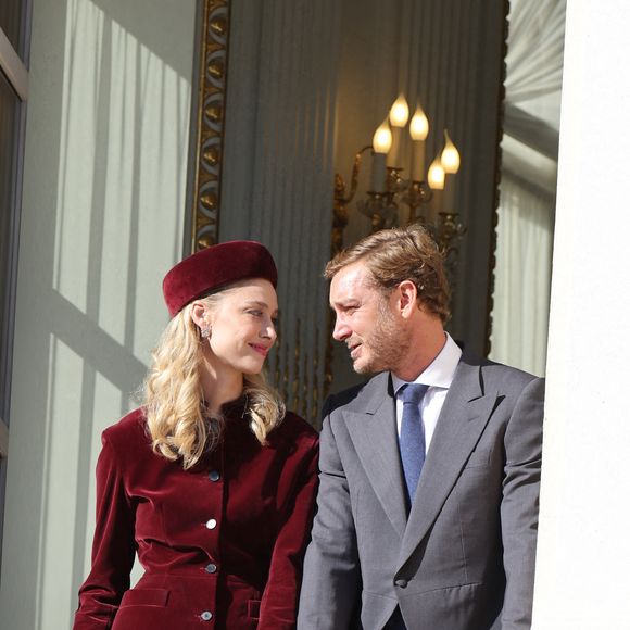 Beatrice Borromeo et son mari Pierre Casiraghi - La famille princière de Monaco au balcon du palais, à l'occasion de la Fête Nationale de Monaco. Le 19 novembre 2023
© Claudia Albuquerque / Bestimage