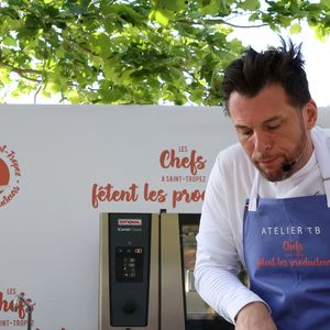 Norbert Tarayre - 19.20 - Hôtel Prince de Galles à Paris - 4ème édition "Les Chefs à Saint-Tropez fêtent les Producteurs" sur la place des Lices à Saint-Tropez le 4 mai 2024. © Jean-Marc Lhomer/Bestimage