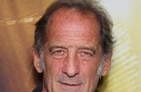 Récemment, Vincent Lindon s'est livré comme jamais dans le documentaire "Vincent Lindon, cœur sanglant", dévoilé sur Arte. L'occasion pour nos confrères de partager de rares images de son pied-à-terre parisien niché en face de l'église Saint-Sulpice.