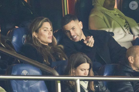 Lucas Hernandez et sa nouvelle compagne Victoria Triay en tribunes du match de Ligue 1 McDonald's opposant le Paris Saint-Germain (PSG) au Racing Club de Lens (RCL) (1-0) au Parc des Princes à Paris, France, le 2 novembre 2024. © Cyril Moreau/Bestimage