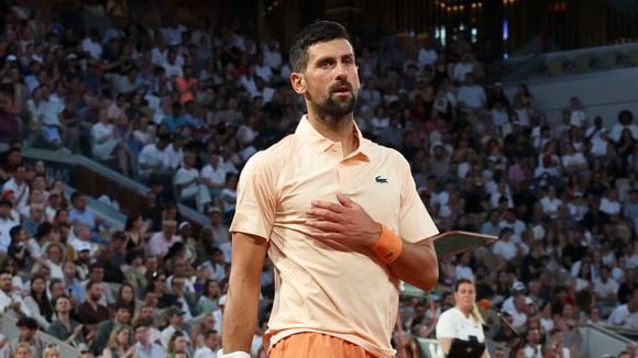 Roland-Garros : Lacoste signe une veste sur-mesure pour Novak Djokovic, infusée à la terre battue
