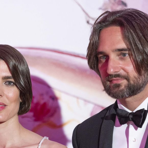 Charlotte Casiraghi et son mari Dimitri Rassam lors du Bal de la Rose 2022 au Sporting Club de Monaco en faveur de la Fondation Princesse Grace le 8 juillet 2022.
© Cyril Moreau / Pool Monaco / Bestimage