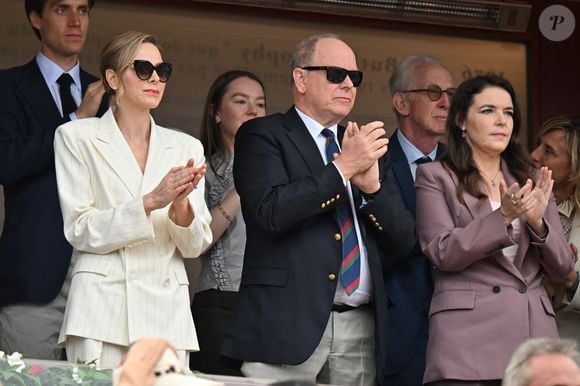 Charlotte Casiraghi, Alexandra de Hanovre et plusieurs proches ont assisté à l’événement.

 La princesse Charlène de Monaco, le prince Albert II de Monaco, Mélanie-Antoinette de Massy (présidente de la fédération monégasque de tennis) - La famille princière assiste à la finale du Rolex Monte-Carlo Masters au Monte-Carlo Country Club de Monaco le 12 avril 2026

© Bruno Bebert / Bestimage
