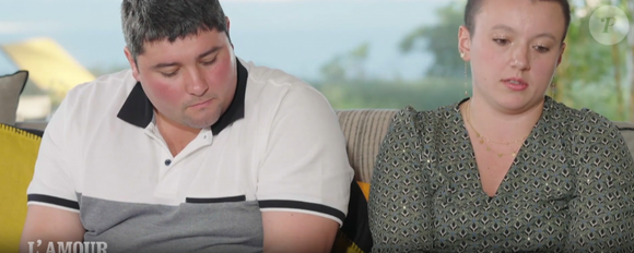 "Lorsqu’on a tourné pour L’Amour vu du pré (ndlr : au moment de la diffusion des portraits des candidats de la saison 20, en janvier), ça se voyait que ça n’allait plus entre nous", a ajouté Valentin qui reconnait "avoir mis un peu de temps" avant de lui "annoncer". 

Flavie et Valentin dans "L'amour est dans le pré" (M6 Capture d'écran - L'amour est dans le pré).
