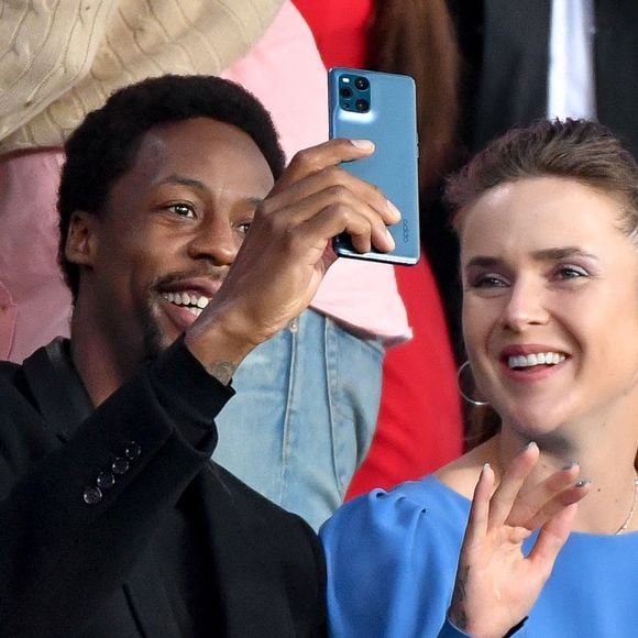 Info du 15/10/2022 ( Gael Monfils et Elina Svitolina, heureux parents d'une petite fille prénommée Skaï) - Info - Gaël Monfils et sa femme Elina Svitolina attendent leur premier enfant, une petite fille attendue pour octobre 2022 - Gaël Monfils et sa femme Elina Svitolin - People en tribunes du match de football en ligue 1 Uber Eats : Le PSG (Paris Saint-Germain) remporte la victoire 2-1 contre Lyon au Parc des Princes à Paris le 19 septembre 2021. Lionel Urman/Panoramic/Bestimage