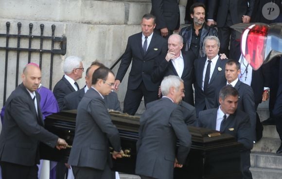 Pascal Desprez, Alain Delon, Anthony Delon - Sorties des obsèques de Mireille Darc en l'église Saint-Sulpice à Paris. Le 1er septembre 2017. © Agence / Bestimage