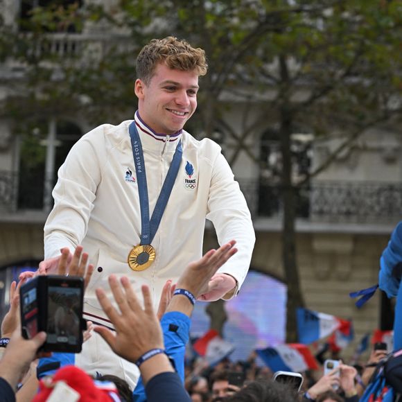 Léon Marchand - La "Parade des Champions" des Jeux Olympiques et Paralympiques de Paris2024, sur les Champs-Elysées. Paris, le 14 septembre 2024.
© Eliot Blondet/Pool/Bestimage