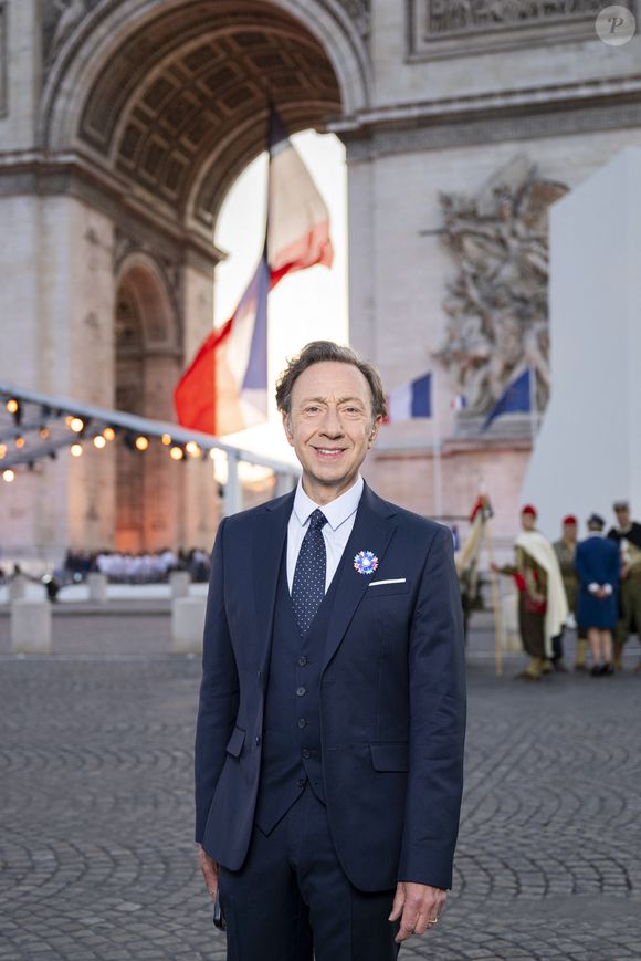 L'animateur en a profité pour parler de son avenir à la télé

Exclusif - Stéphane Bern - Emission "Le concert pour la paix" sur les Champs-Elysées à Paris, retransmis en direct sur France 2, le 8 mai 2025.  © Christophe Clovis - Pierre Perusseau / Bestimage