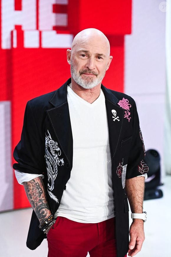 Info - Vincent Lagaf  grand-père depuis une semaine. Son fils unique Robin est devenu papa. - Exclusif - Vincent Lagaf - Enregistrement de l'émission Vivement dimanche consacrée à l'équipe du Splendid au studio Rive Gauche, présentée par M.Drucker, et diffusée le 2 mars sur France 3. Paris, le 21 février 2025. 
© Guillaume Gaffiot / Bestimage