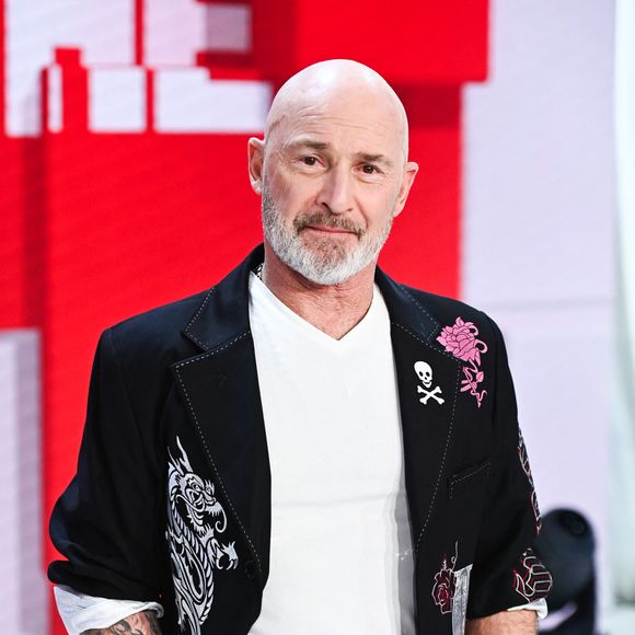 Info - Vincent Lagaf  grand-père depuis une semaine. Son fils unique Robin est devenu papa. - Exclusif - Vincent Lagaf - Enregistrement de l'émission Vivement dimanche consacrée à l'équipe du Splendid au studio Rive Gauche, présentée par M.Drucker, et diffusée le 2 mars sur France 3. Paris, le 21 février 2025. 
© Guillaume Gaffiot / Bestimage