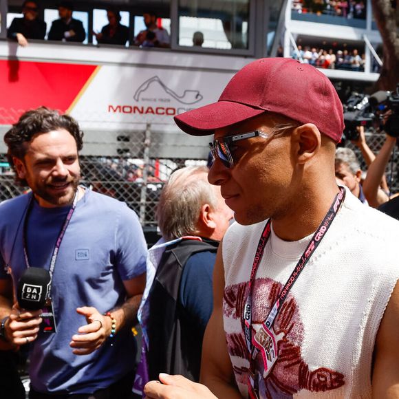 Une belle complicité qui a attisé la curiosité des internautes, qui se sont demandés qui était la femme en question

Kylian Mbappé lors du Grand Prix de Formule 1 (F1) de Monaco, le 25 mai 2025. DPPI / PsnewZ / Bestimage