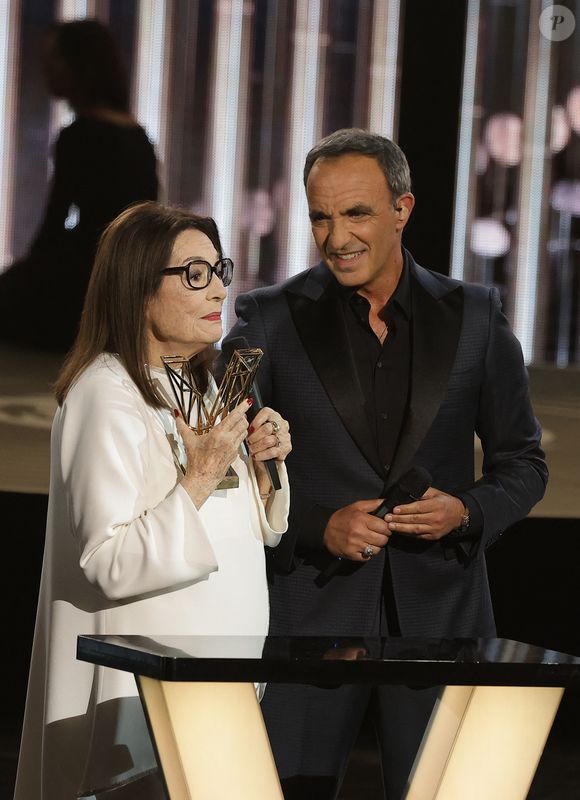 Nana Mouskouri (Victoire d'honneur) et Nikos Aliagas à la cérémonie des 41èmes Victoires de la Musique à la Seine Musicale à Boulogne-Billancourt le 13 février 2026.

© Coadic Guirec / Bestimage