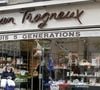 Malgré les épreuves, Jean-Alexandre continue de porter haut les couleurs de la Maison Trogneux...
Exclusif - La célèbre chocolaterie Jean Trogneux, créée en 1852 par l’arrière-arrière-grand-père de Brigitte Macron-Trogneux, une institution locale! - Amiens, la ville d'enfance d'Emmanuel Macron le 5 mai 2017.