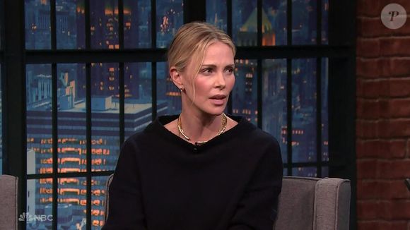 Aujourd'hui, l'actrice refuse de faire de cette tragédie un tabou. Dans ses récentes interviews, elle explique qu'il est crucial de parler de ces violences.

Charlize Theron participe à l'émission Late Night with Seth Meyers pour promouvoir son dernier film Netflix, The Old Guard 2. 

©BestImage