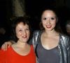 Anne Roumanoff fête ses 60 ans et peut se réjouir de voir sa fille aînée marcher sur les traces de son succès...

Anne Roumanoff et sa fille Alice Vaillant - Anne Roumanoff inaugure sa statue de cire au musee Grevin a Paris le 10 juin 2013. © Jlppa / Bestimage