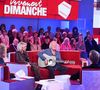 Ce dimanche 16 novembre 2025, Michel Drucker proposera un nouveau numéro de "Vivement dimanche" mêlant souvenirs, humour et émotion.


Exclusif - Michel Drucker, Damien Thevenot, Chantal Ladesou, Sophie Davant et Didier Barbelivien lors de l'enregistrement de l'émission Vivement Dimanche, au studio Rive gauche, à Paris, France, présentée par M.Drucker, diffusée sur France 3. 

© Guillaume Gaffiot/Bestimage