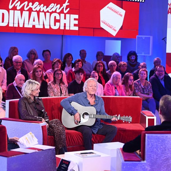 Ce dimanche 16 novembre 2025, Michel Drucker proposera un nouveau numéro de "Vivement dimanche" mêlant souvenirs, humour et émotion.


Exclusif - Michel Drucker, Damien Thevenot, Chantal Ladesou, Sophie Davant et Didier Barbelivien lors de l'enregistrement de l'émission Vivement Dimanche, au studio Rive gauche, à Paris, France, présentée par M.Drucker, diffusée sur France 3. 

© Guillaume Gaffiot/Bestimage