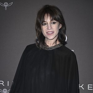 Charlotte Gainsbourg se prépare pour le Met Gala et partage les coulisses sur Instagram.

Charlotte Gainsbourg - Photocall du dîner "Women In Motion, Kering", Place de la Castre lors du 78ème Festival International du Film de Cannes. © Olivier Borde/Bestimage