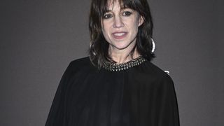 Charlotte Gainsbourg à New York pour le Met Gala : essayages au sein de sa maison de mode préférée et visite de la ville, elle se prépare