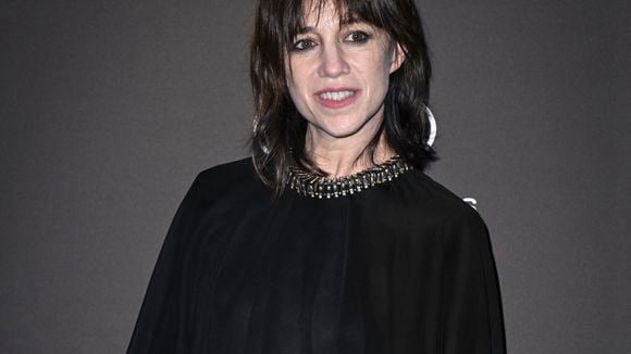Charlotte Gainsbourg à New York pour le Met Gala : essayages au sein de sa maison de mode préférée et visite de la ville, elle se prépare
