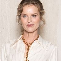 Eva Herzigová mariée après 23 ans d'histoire : sa robe originale au style bohême fait sensation