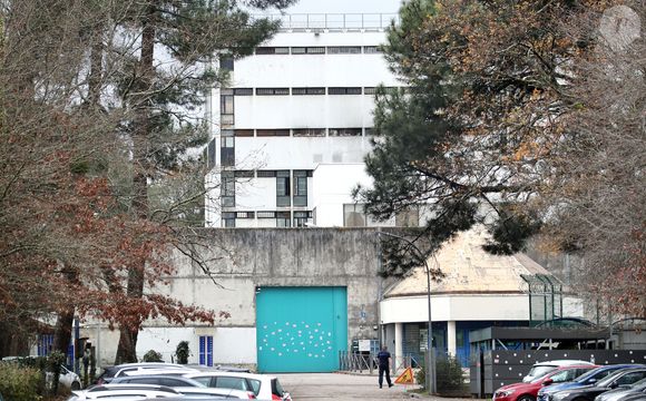 Pierre Palmade vient d'intégrer la maison d'arrêt de Gradignan près de Bordeaux à l'isolement dans le quartier récent (bâtiment blanc) à Gradignan, France, le 9 décembre 2024. © Patrick Bernard/Bestimage