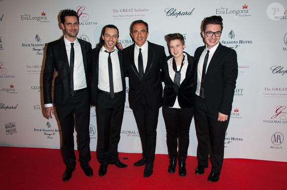 Vainqueur de "The Voice" en 2013, il s'était déjà expatrié aux Etats-Unis...

Nikos Aliagas et les candidats de The Voice Nuno Resende, Olympe, Loïs et Yoann Freget lors du 4ème Global Gift Gala au profit de la Fondation Eva Longoria, qui s'est tenu à l'hôtel George V à Paris, France, le 13 mai 2013. Photo par Nicolas Genin/ABACAPRESS.COM