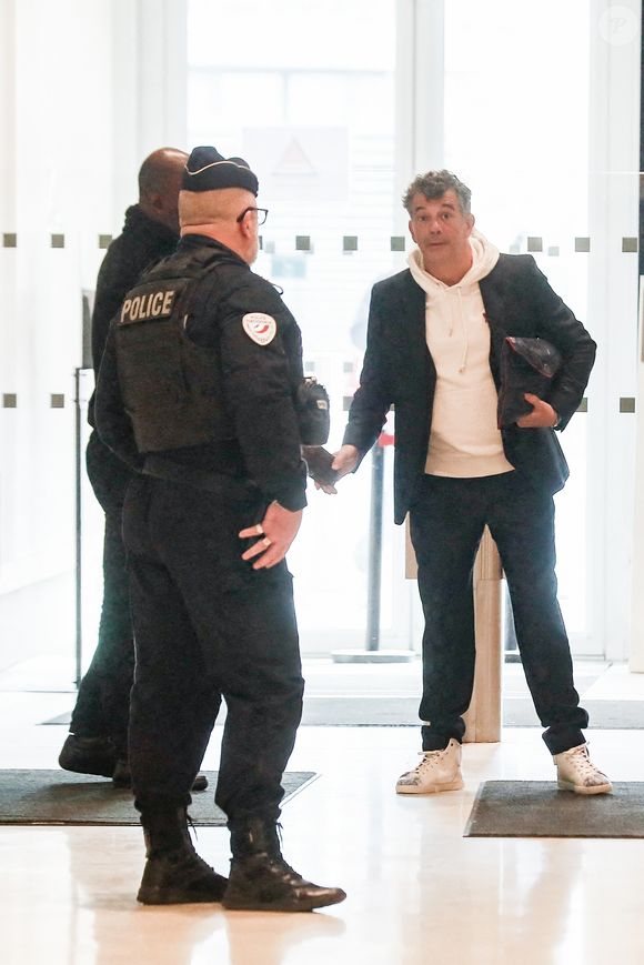 Stéphane Plaza arrive pour le verdict de son procès pour violences sur deux anciennes compagnes, à Paris, France, le 18 février 2025. © Christophe Clovis/Bestimage