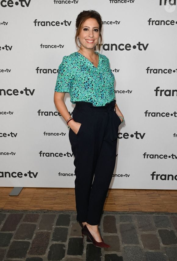 Léa Salamé au photocall pour la conférence de presse de rentrée de France TV à la Grande Halle de la Villette à Paris, France, le 6 juillet 2022. © Coadic Guirec/Bestimage