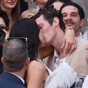 La chanteuse Dua Lipa et l'acteur Callum Turner ont été photographiés avant leur fête de mariage sur la Piazza Croce Dei Vespri à Palerme, en Italie, le 5 juin 2026. Photo : Snapix/ABACAPRESS.COM