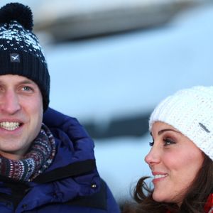 Le prince William, duc de Cambridge et Catherine Kate Middleton (enceinte), duchesse de Cambridge rencontrent des enfants de l'école de ski à Oslo le 2 février 2018. © AGENCE / BESTIMAGE