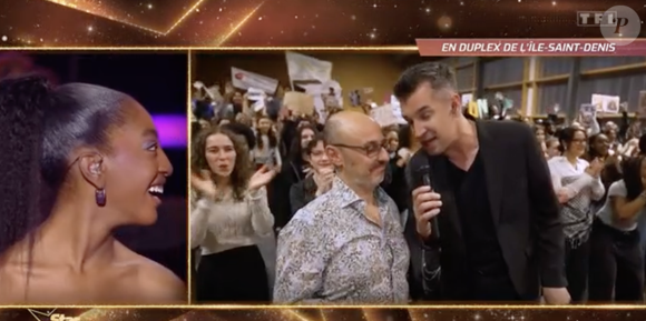 En effet, en rencontrant son ancien professeur de musique au lycée, Mathieu Johann en a appris davantage sur l'élève.

Ebony lors de la finale de la "Star Academy" sur TF1