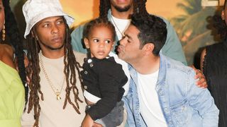 Un adorable enfant avec lui, Jamel Debbouze a fait le show à Paris... sans Mélissa Theuriau