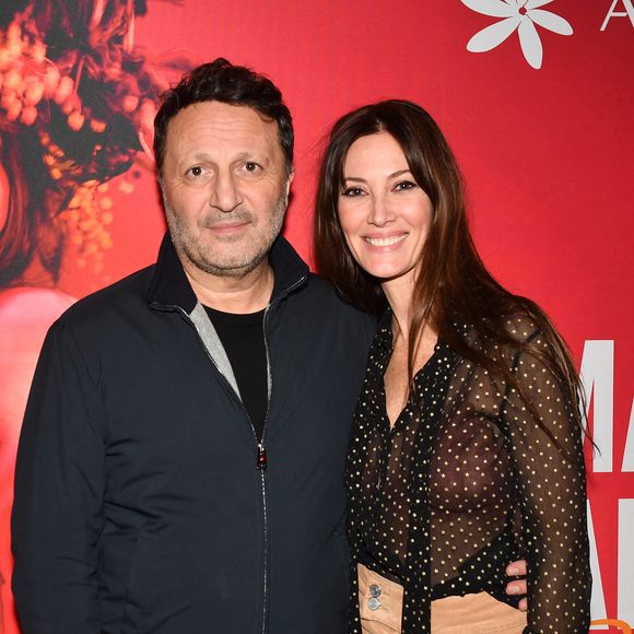 Mareva Galanter (Miss France 1999) et Arthur (Jacques Essebag) au concert de M.Galanter au théâtre Music-Hall Show l'Alhambra à Paris, France, le 23 novembre 2023. © Veeren/Bestimage

Communiqué :

Mareva Galanter enchante l'Alhambra ! Un voyage musical entre Paris-Tahiti. Hier soir, jeudi 23 novembre 2023, Mareva Galanter a interprété les titres de son album Paris - Tahiti sur la scène de l'Alhambra. Plus qu'un simple concert, c'était un véritable voyage sonore. Arthur, L.Solly et C.Roux, C.Tagbo ou encore S.Tellier, L.ardy et M.Ménard étaient présents pour l'applaudir et ont été transportés par les percussions tahitiennes de la troupe " Aloha Tahiti Show " où musique, danse et émotions se mêlent pour créer un spectacle total.
 
"Chaque morceau, chaque note est une invitation au voyage. Nous voulons offrir au public une expérience inédite, où Paris et Tahiti ne font qu'un. "
Mareva Galanter
 
Helena Noguerra qui a écrit la majorité des titres de l'album Paris-Tahiti et le chanteur anglais Cesar Spencer l'ont rejoint sur scène pour interpréter chacun un duo.
 
Le spectacle a été mis en scène par le chorégraphe et directeur artistique Chris Marques.
 
 
A PROPOS DE L'ALBUM PARIS-TAHITI
 
" Paris - Tahiti ", comme dans un rêve, est tout droit sorti de la rencontre et de l'amitié complice entre Mareva Galanter et Helena Noguerra.
Composé de 12 chansons, " Paris - Tahiti " est l'album le plus personnel de Mareva Galanter.
Enregistré à Paris puis à Tahiti les sons traditionnels sont présents et subtilement mélangés à un son pop français. Cet album est avant tout une exploration musicale.
La modernité de la production se marie à l'immortalité des traditions. Détonnant de curiosité, cet album est une rencontre culturelle encore jamais réalisée.
L'album a été écrit par Helena Noguerra et réalisé par Philippe Eveno.
 
Lien pour acheter le CD ou le Vinyle :
https://kwaidanrecords.bandcamp.com/album/mareva-galanter-paris-tahiti